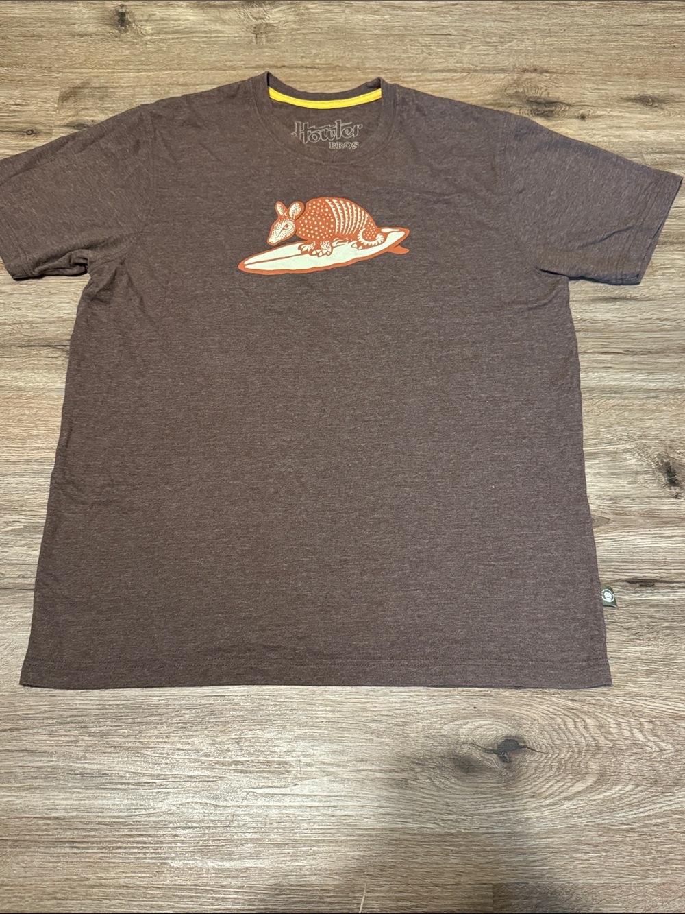 Howler Brothers Men's Brown Graphic Armadillo on Surfboard T-Shirt Size L